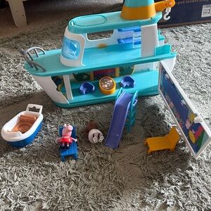 Peppa cruise ship toy